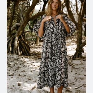 Daughters of India black pepper midi dress small